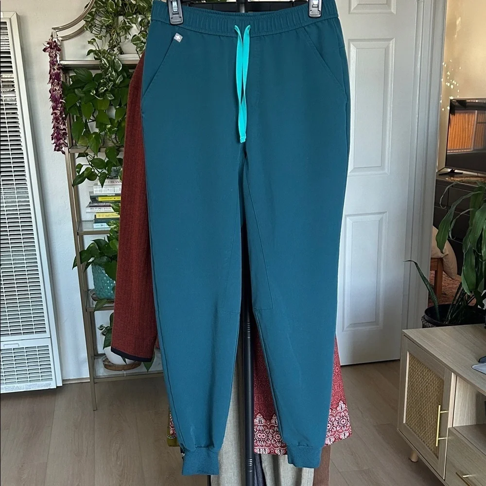 Figs Men’s Tansen Jogger Scrub Pants. Size Small. Excellent Condition.